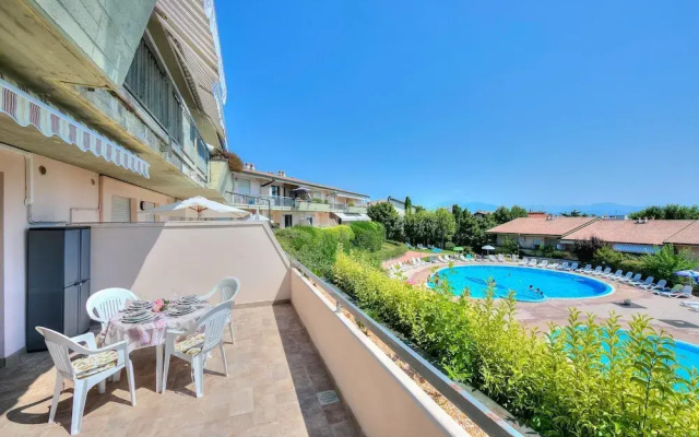 Kristall Lago Pool View