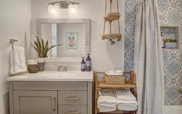 Chat N Chill Lounge NS801