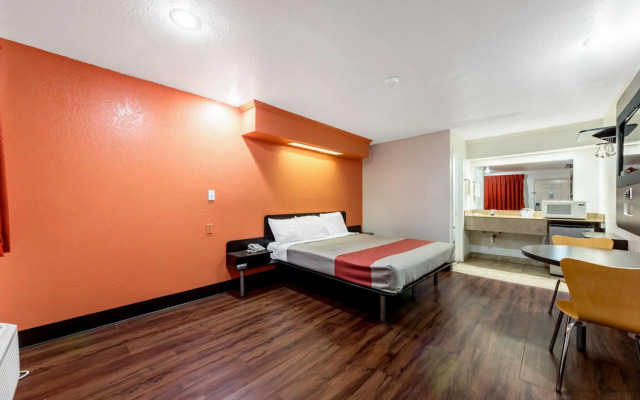 Motel 6 San Antonio, Tx - Frost Bank Center