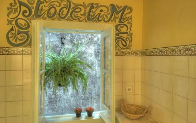 Stay local in Alfama! Alice central home, near river