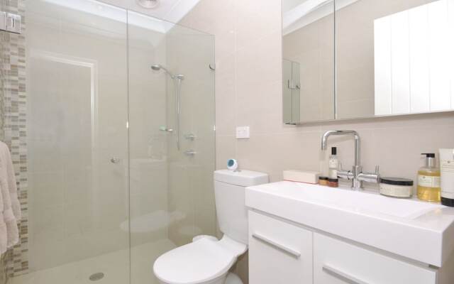 Nicholli, Bay Parklands, Unit 32/2 Gowrie Avenue