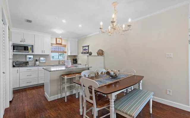 Colony Beach Club 204