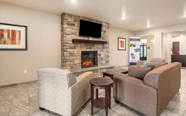 Cobblestone Hotel & Suites - Newport