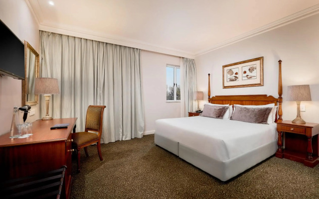 The Edward Hotel