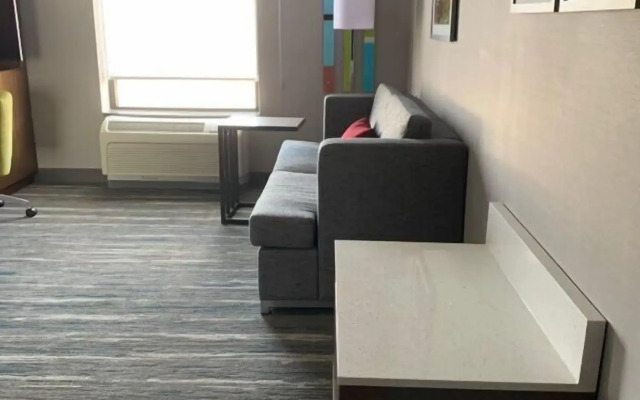 Hampton Inn & Suites Syracuse Dewitt