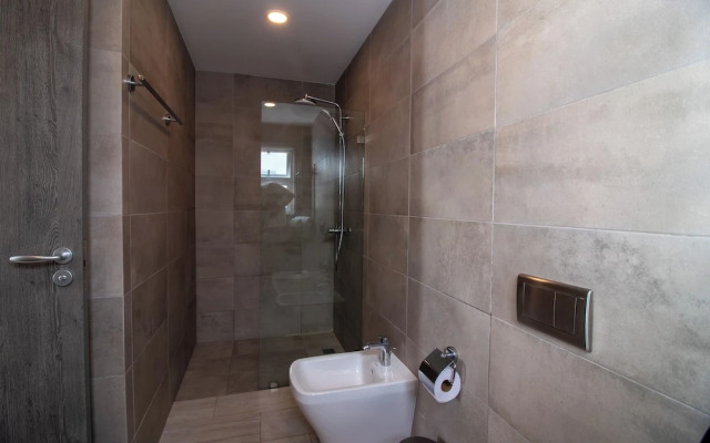 Modern 2BR Apartment - Paseo del Mar