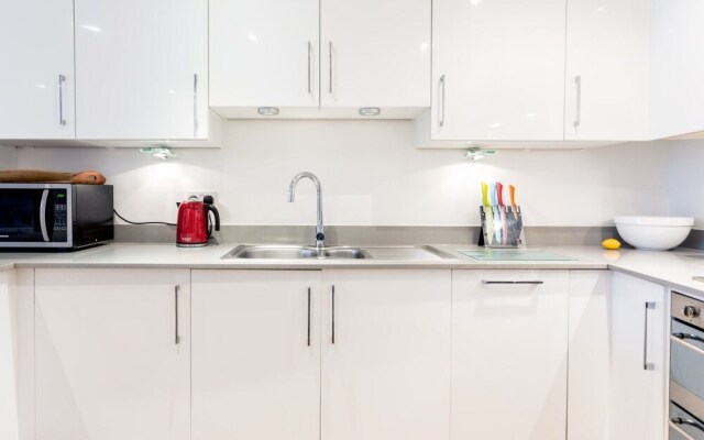 Bright, Spacious 2BR Central Cambridge Flat for 4
