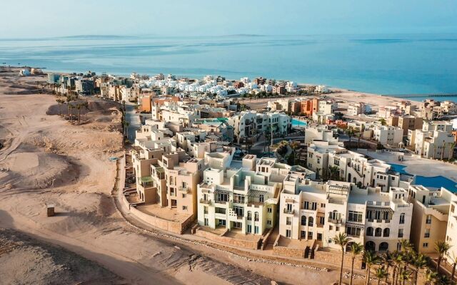Azzurra Sahl Hasheesh