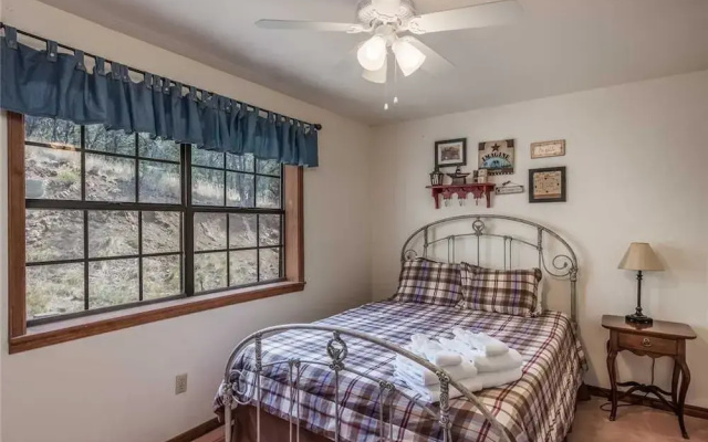 Lindleys Valley View - Three Bedroom Cabin