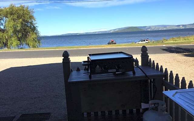 Waiteti Lakefront Motel