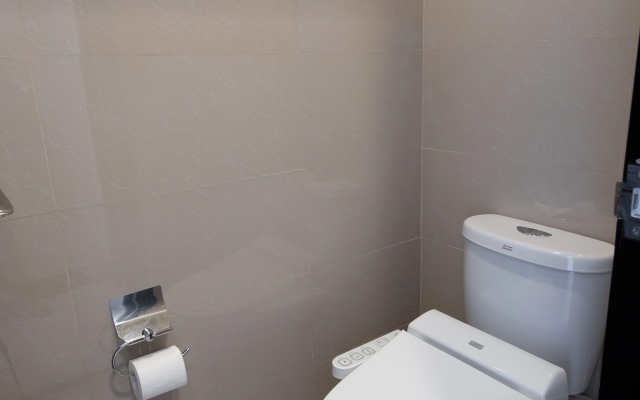 CSuites at 8 Newtown Residences