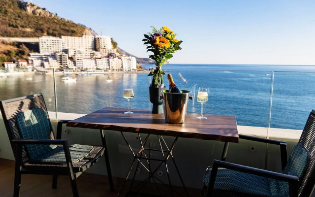 Royalis Suites