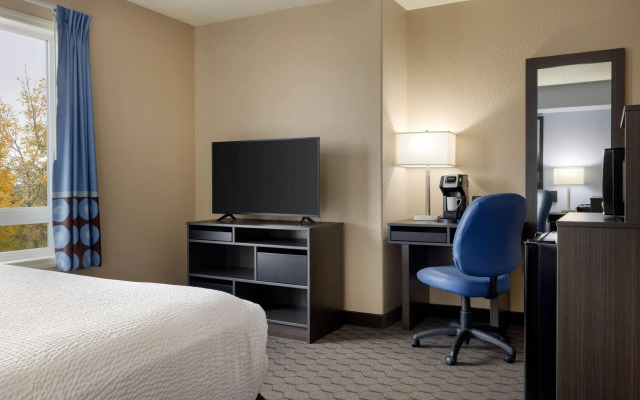 Super 8 by Wyndham Swan River MB