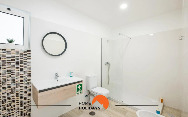 #074 Stunning Flat 3 min Oldtown, Peneco Beach
