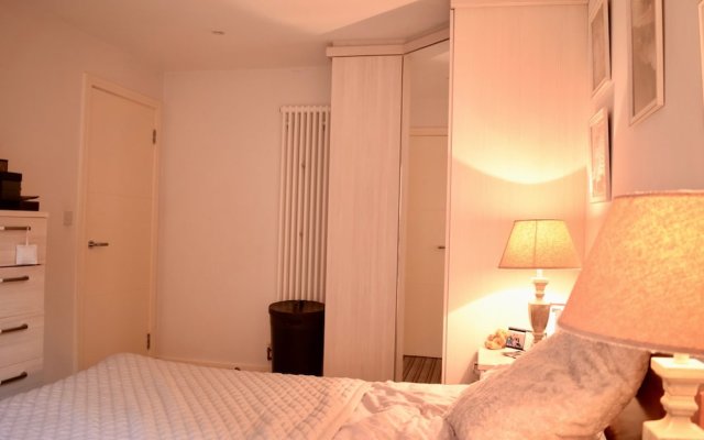 1 Bedroom Apartment With Patio Near Clapham