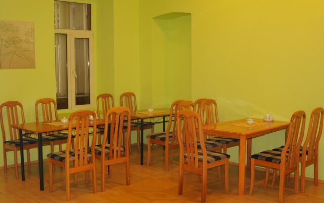 Tarqovi Hotel