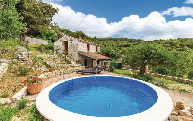 Awesome Home in Supetarska Draga With Wifi and 2 Bedrooms