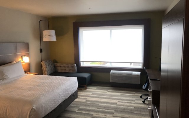 Holiday Inn Express & Suites Madison West Middleton
