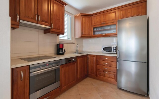 Amazing Home in Zdrelac With Wifi and 6 Bedrooms