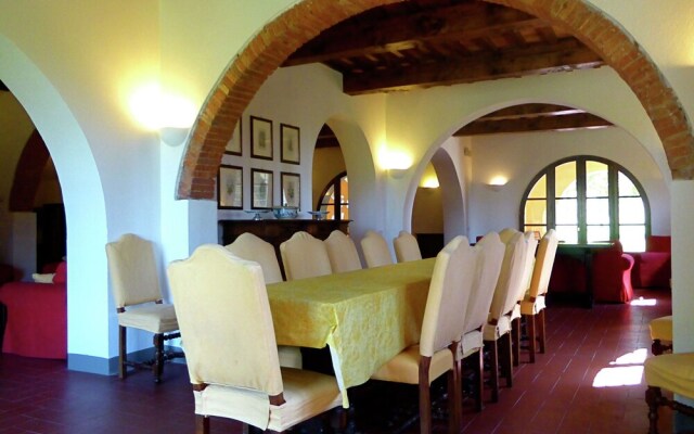 Beautiful Villa in Lari, with swimming pool