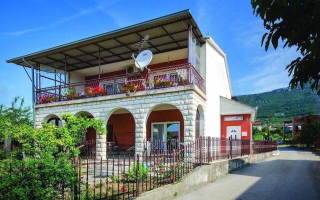Amazing Home in Kastel Stari With Wifi and 2 Bedrooms