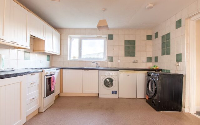 Alluring Holiday Home in Livingston near Town Center
