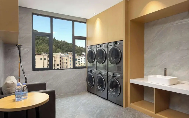 Days Inn By Wyndham Zunyi Conference Site
