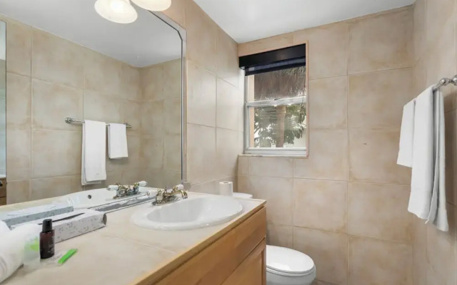 Bay Harbor Sunset Apt 2C