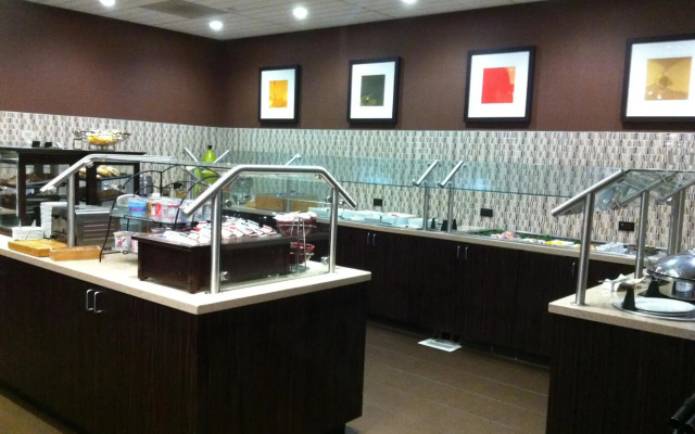 Ontario Airport Hotel & Conference Center