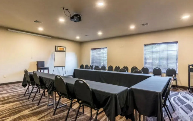 Cobblestone Hotel & Suites - Greenville