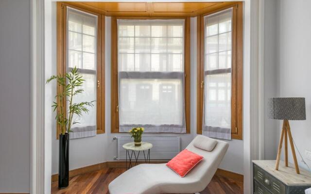 Gran Via 3 by Forever Rentals