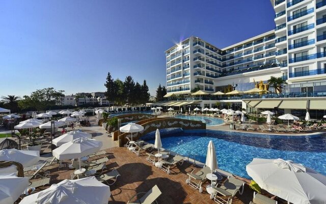 Azura Deluxe Resort & Spa - Ultra All Inclusive