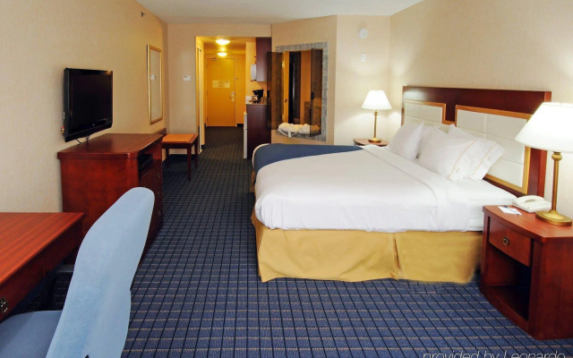 Holiday Inn Express & Suites Belleville by IHG