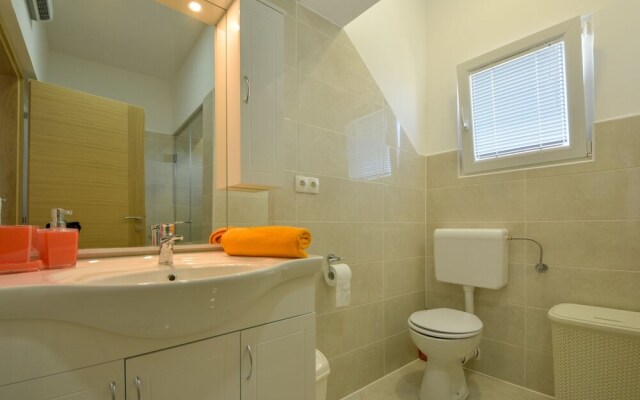 Nina Kru evo in Kru evo