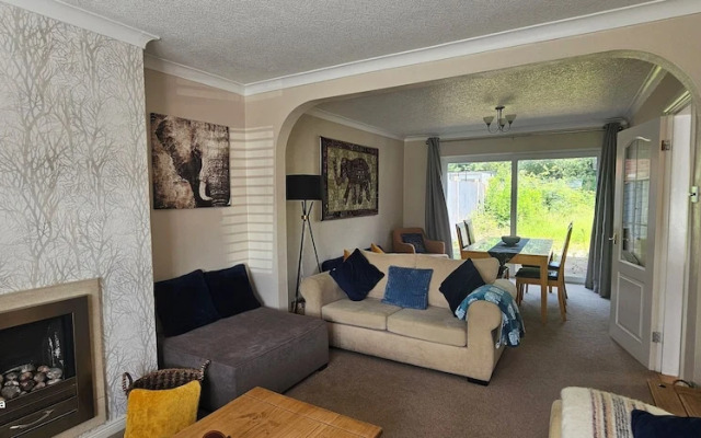 Cosy Home in Leicester