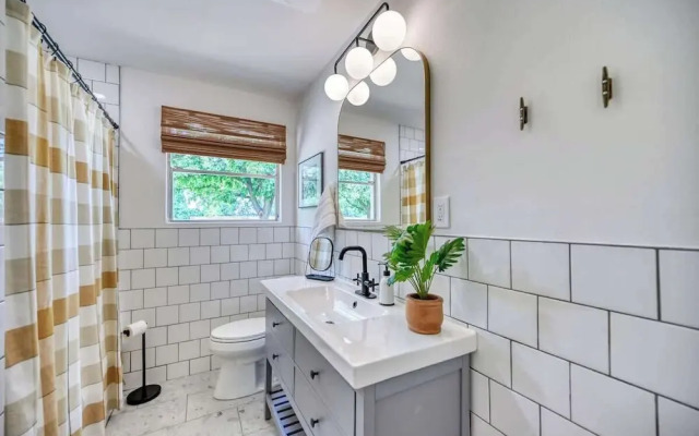 Luxury Lakefront Oasis With Boat Dock-firepit