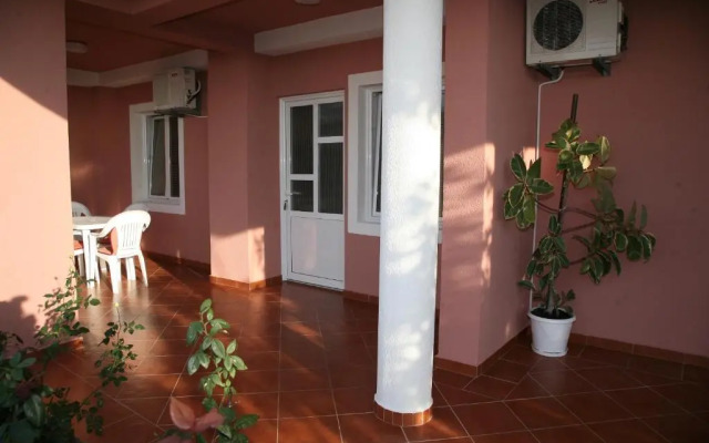 Ziramov Apartments