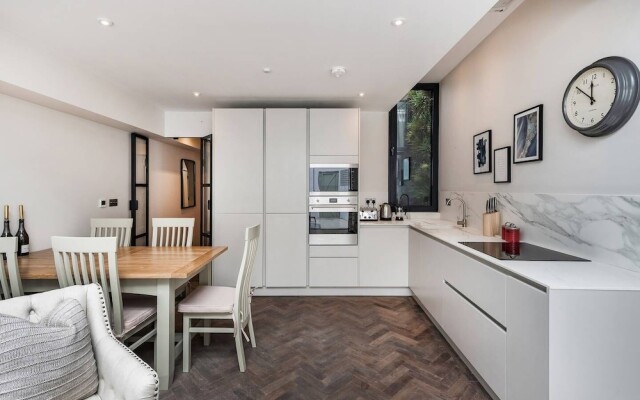 Modern, Bright & Elegant 3 Bed Fulham Maisonette