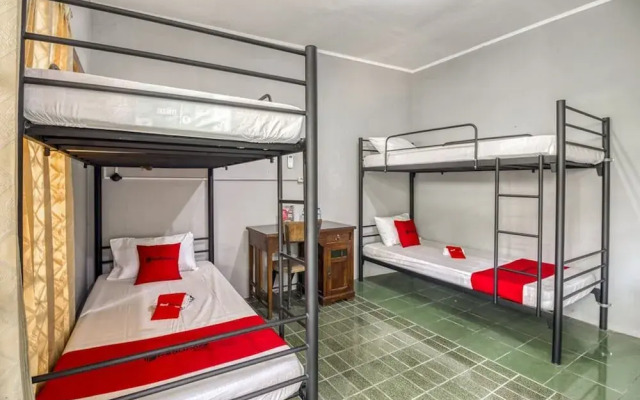 RedDoorz Hostel near Adisucipto Airport Yogyakarta