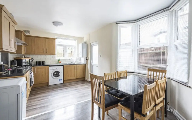 Large Group Greenwich Charlton O2 House