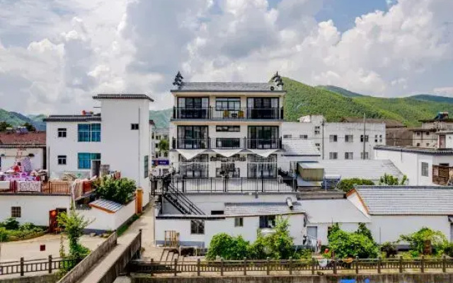 Hing Le Holiday Inn