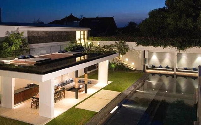 Villa Aqua