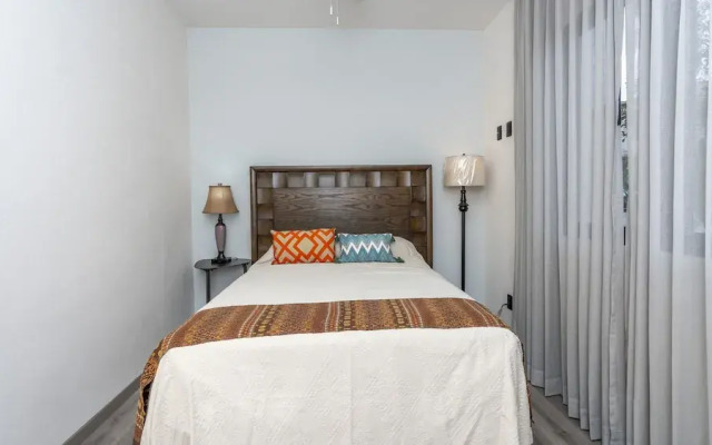 4BR Oasis with Pool & Gym at Nueva Escondida