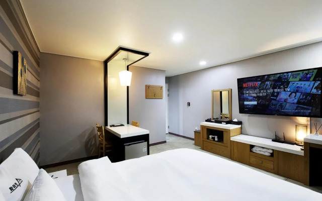 White Tourist Hotel