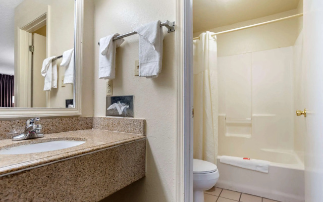 Econo Lodge Pearl - Jackson