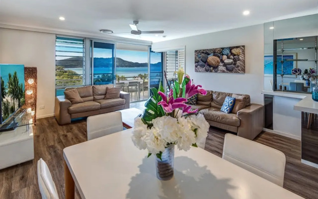 Poinciana Lodges -Ocean Views