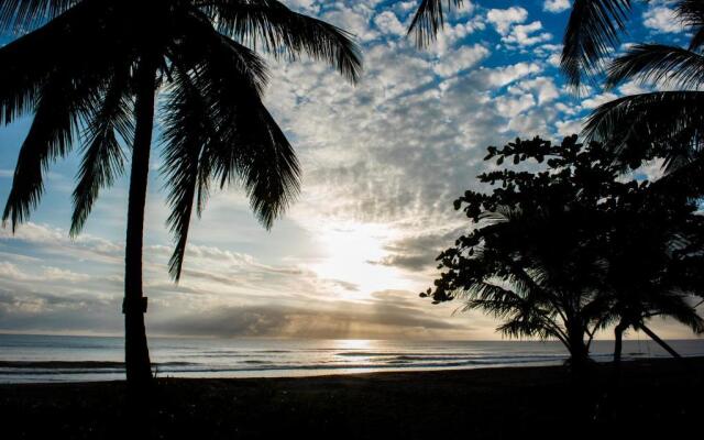 Hotel Tortuguero Beachfront