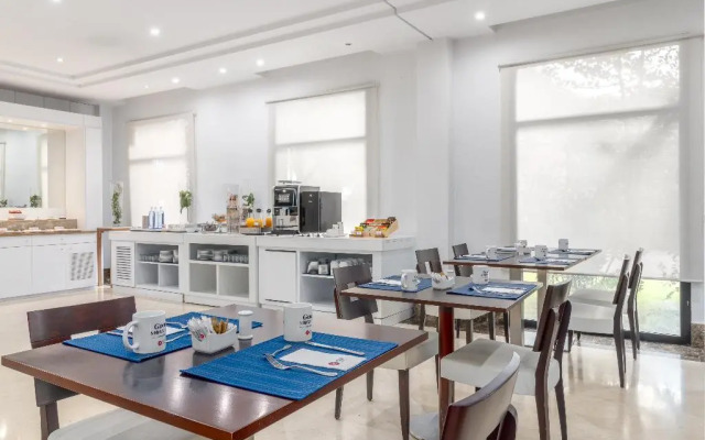 Отель Exe Pozuelo