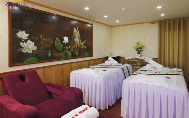 La Regina Royal Cruise – Guest Rooms – Ha Long