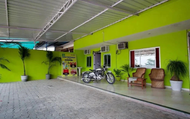 R.R.Hotel Restaurant & Lounge